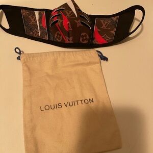 Fashion Louis Vuitton leather mark with a bag. Soft and fancy brand new not real